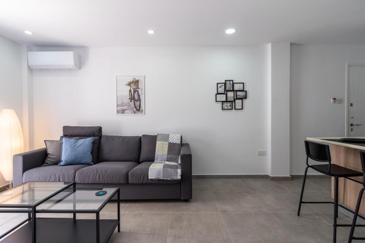 Odyssey - Captivating 2-Bedroom Retreat In Larnaka Exterior foto